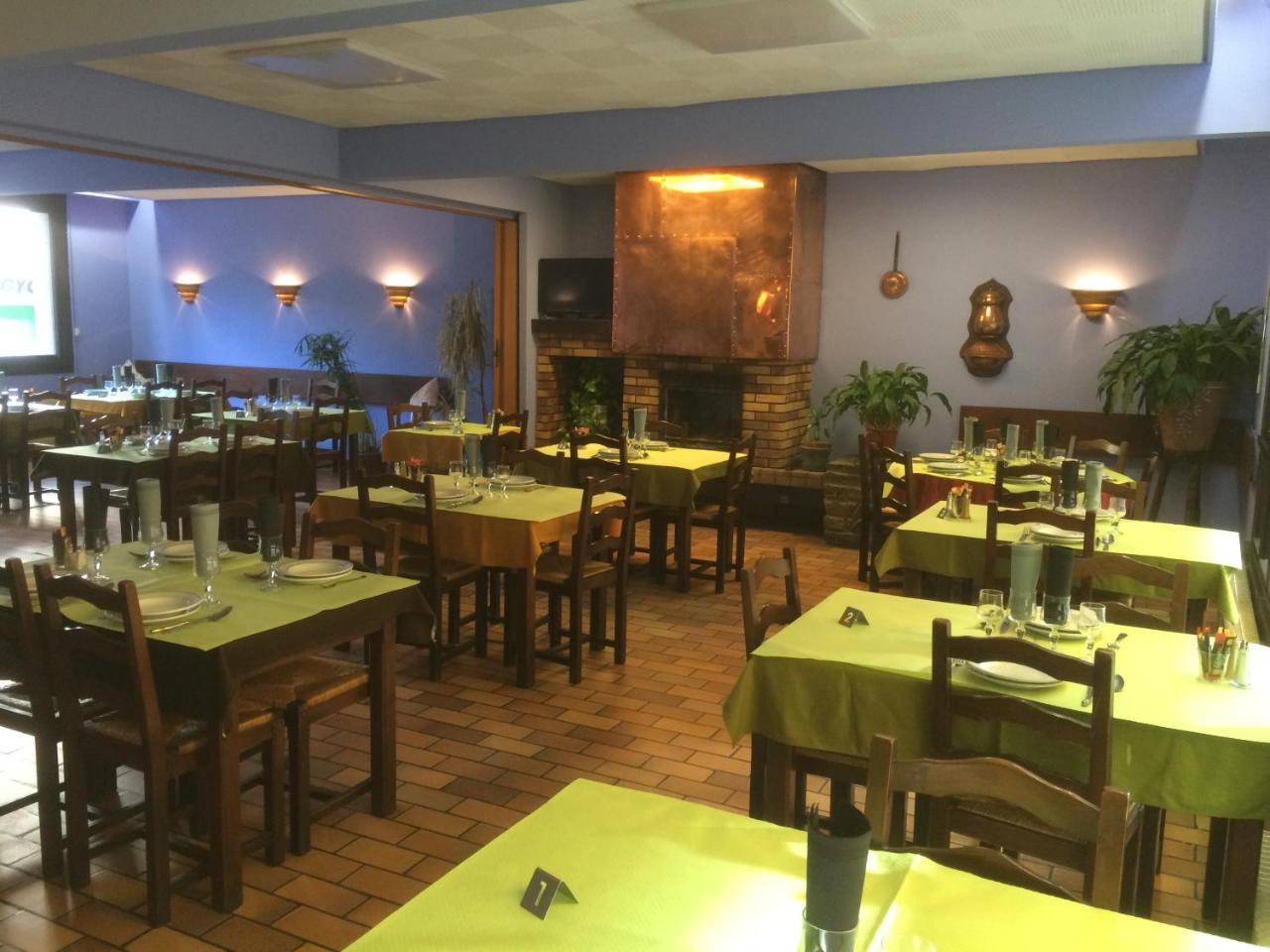 Hotel Restaurant L'Agapanthe Pont-de-Salars Esterno foto