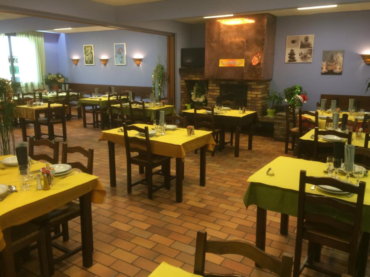 Hotel Restaurant L'Agapanthe Pont-de-Salars Esterno foto
